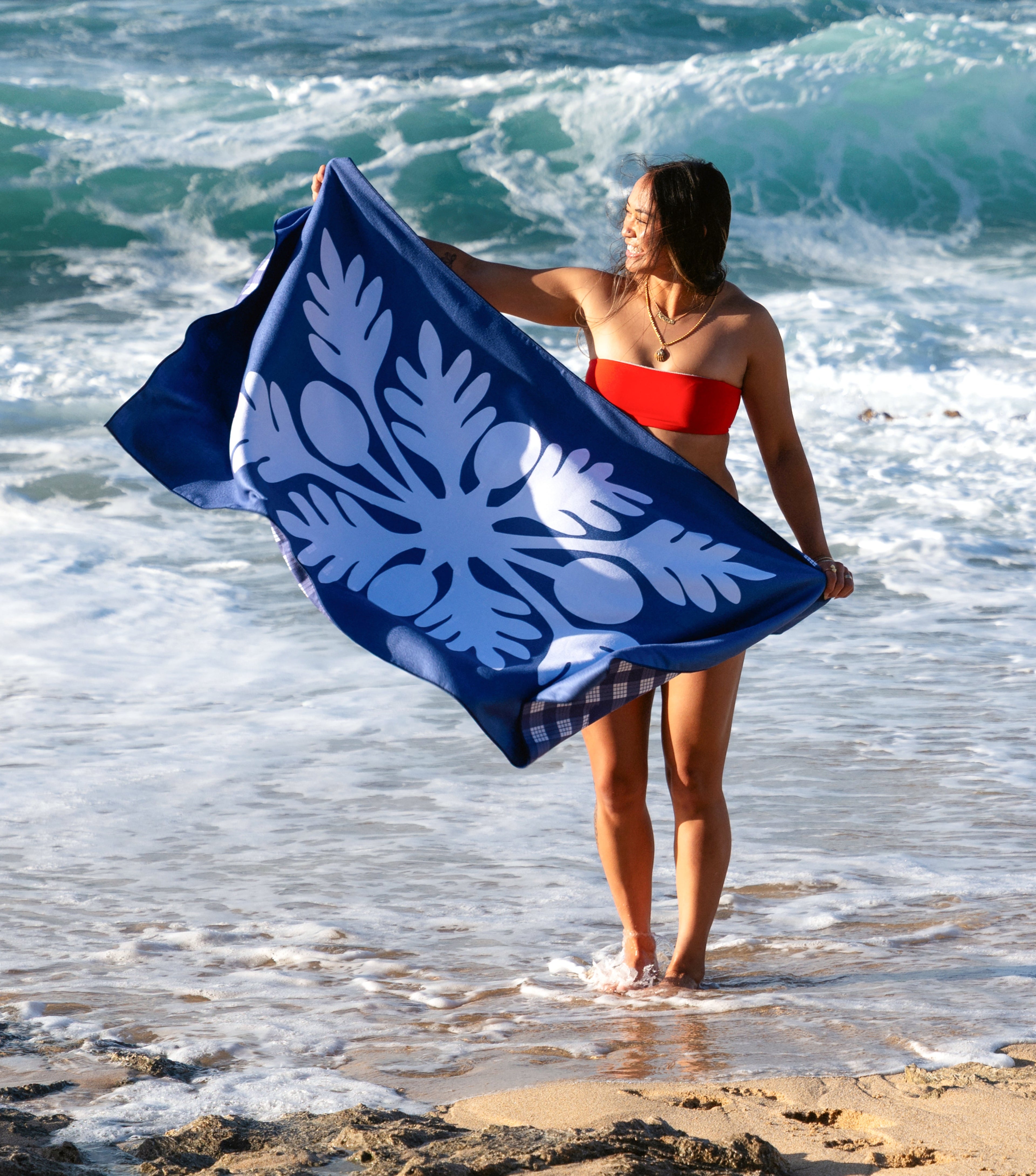 'Ulu Palaka Anywhere Towel (Blue)-4